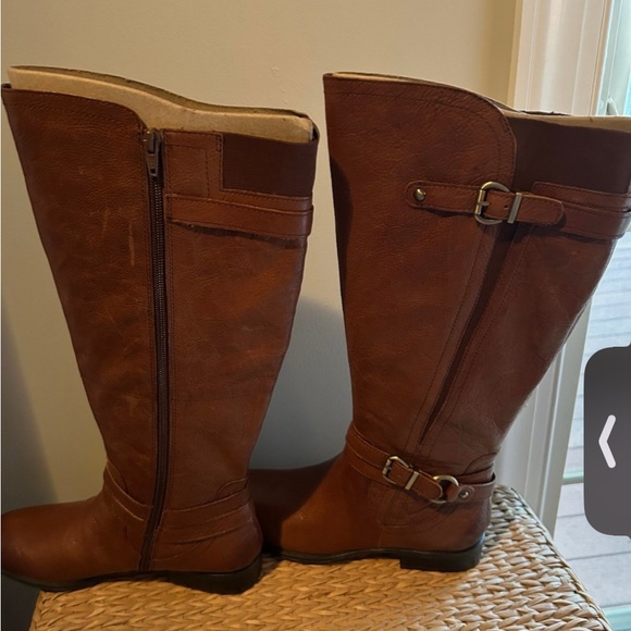 Elegant Brown Knee-High Women's Boots - Picture 3 of 8